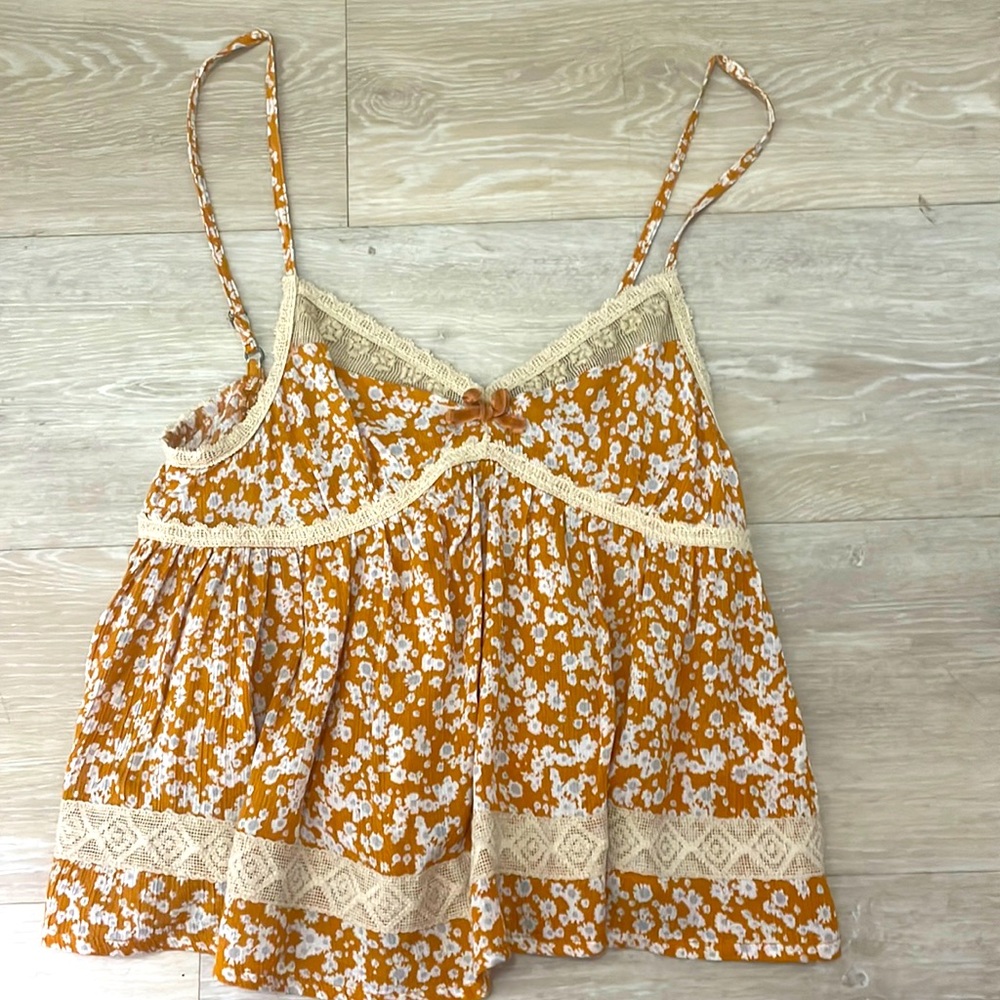 Aero Crop Shirt orange with flower pattern size XS